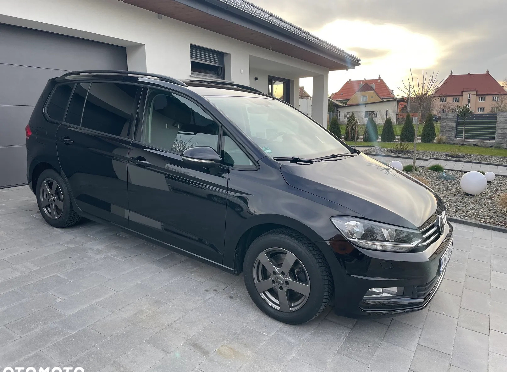 Volkswagen Touran cena 60900 przebieg: 106675, rok produkcji 2016 z Leszno małe 529